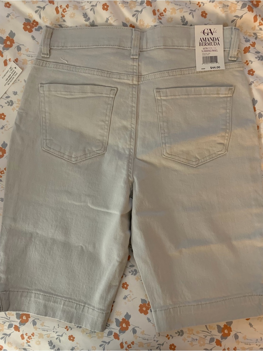 Gloria Vanderbilt Light Gray Bermuda Shorts - Picture 5 of 5